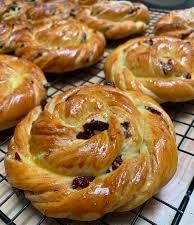 Roti Manis Isi Cokelat
